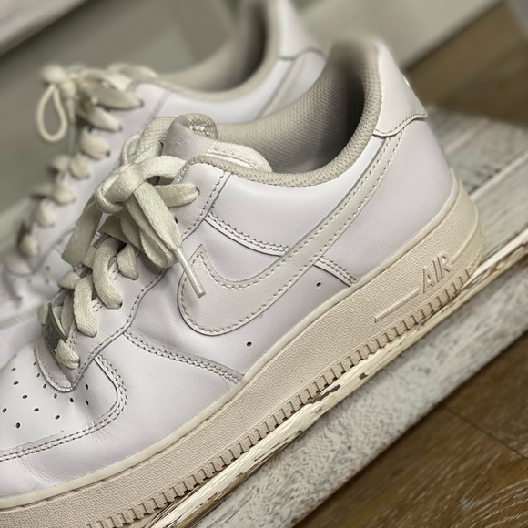 White Nike Air Force 1 ‘07. Size 8 - Picture 2 of 8